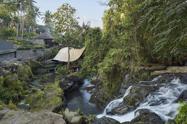 Nirjhara Tabanan: Menginap di Resort Berair Terjun Sendiri