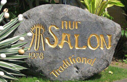 Nur Salon Ubud: Pijat Bali Autentik di Taman Rumah Kuno