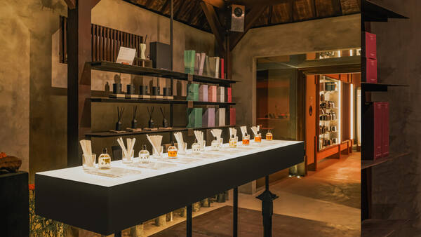 Oaken Stillroom Ubud: Bar Minuman Botanikal di Sanggingan