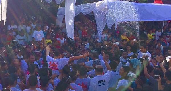 Omed-Omedan, Sesetan (Denpasar)