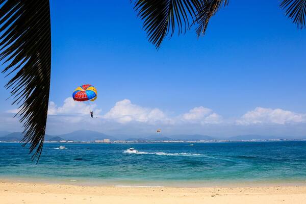 Panduan Aktivitas Adrenalin di Bali 2026: Paragliding, Parasailing, ATV, Rafting & Tur Helikopter