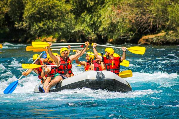 Panduan Aktivitas Adrenalin di Bali 2026: Paragliding, Parasailing, ATV, Rafting & Tur Helikopter
