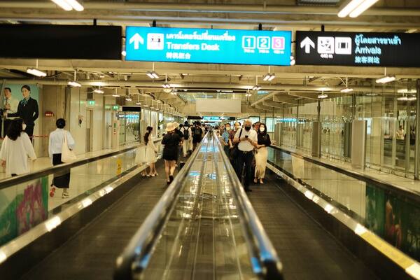 Panduan Bandara I Gusti Ngurah Rai 2026: Terminal, Autogate Imigrasi, Bea Cukai e-CD, Bagasi, Lounge & Transit