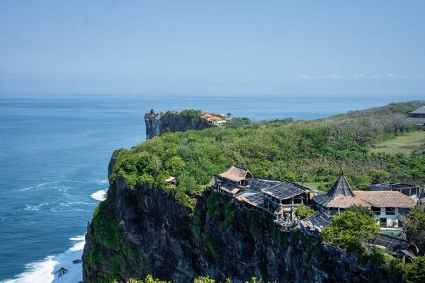 Panduan Beach Club Bali: Bandingkan Potato Head, FINNS, La Brisa, Single Fin & Cara Hemat