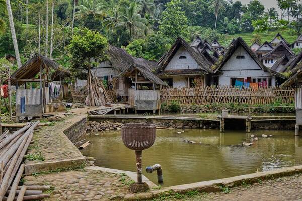 Panduan Desa Adat & Desa Wisata Bali 2026: Penglipuran, Tenganan, Bayung Gede, Sidemen & Cara Menginap Hemat