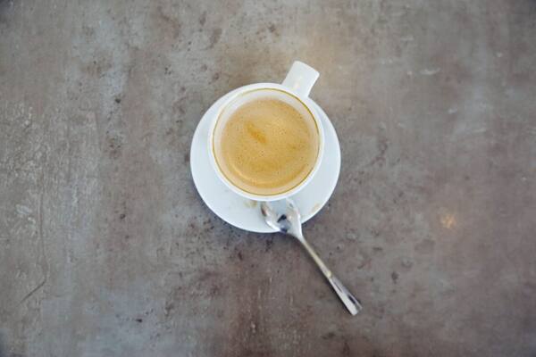Panduan Kafe Specialty Coffee di Bali 2026: Roaster & Kafe Terbaik dari Canggu sampai Ubud + Cara Hemat