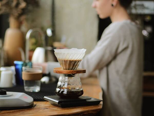 Panduan Kafe Specialty Coffee di Bali 2026: Roaster & Kafe Terbaik dari Canggu sampai Ubud + Cara Hemat