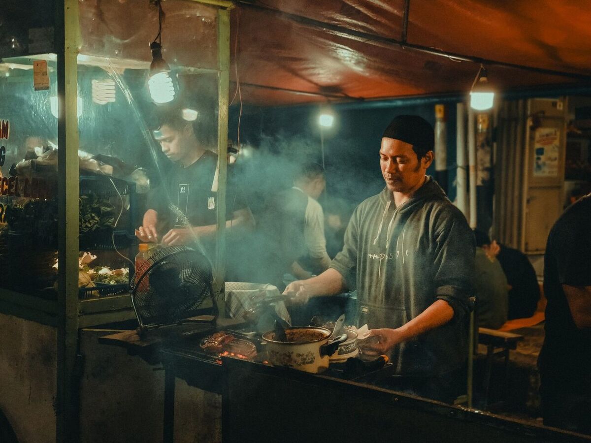 Bali Streetfood & Nachtmärkte 2026: Pasar Senggol, Sindhu, Kereneng & sicher essen