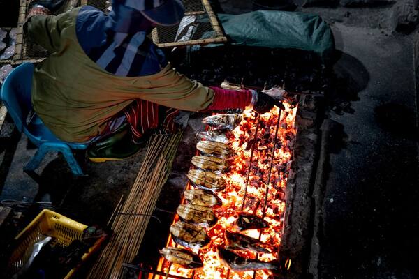 Panduan Street Food & Pasar Malam Bali 2026: Pasar Senggol, Sindhu, Kereneng & Cara Jajan Aman
