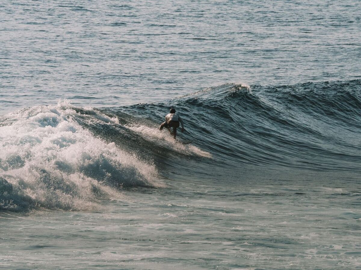 Surfen lernen in Bali 2026: 7 Surfschulen, Kosten und Anfängerstrände
