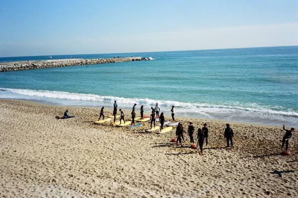 Belajar Selancar di Bali 2026: 7 Sekolah Surf, Biaya, dan Pantai Pemula