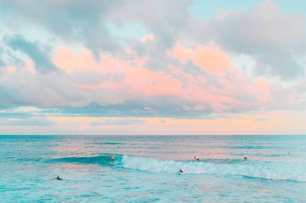Belajar Selancar di Bali 2026: 7 Sekolah Surf, Biaya, dan Pantai Pemula