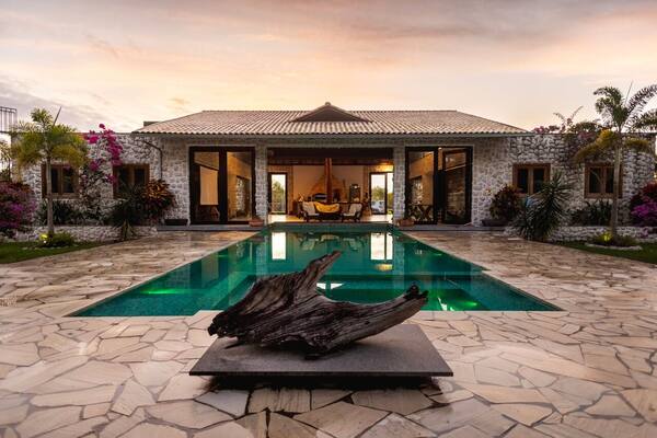 Panduan Vila & Hotel Berkolam Pribadi (Private Pool) di Bali 2026: Kawasan, Kisaran Harga & Cara Hemat Voucher