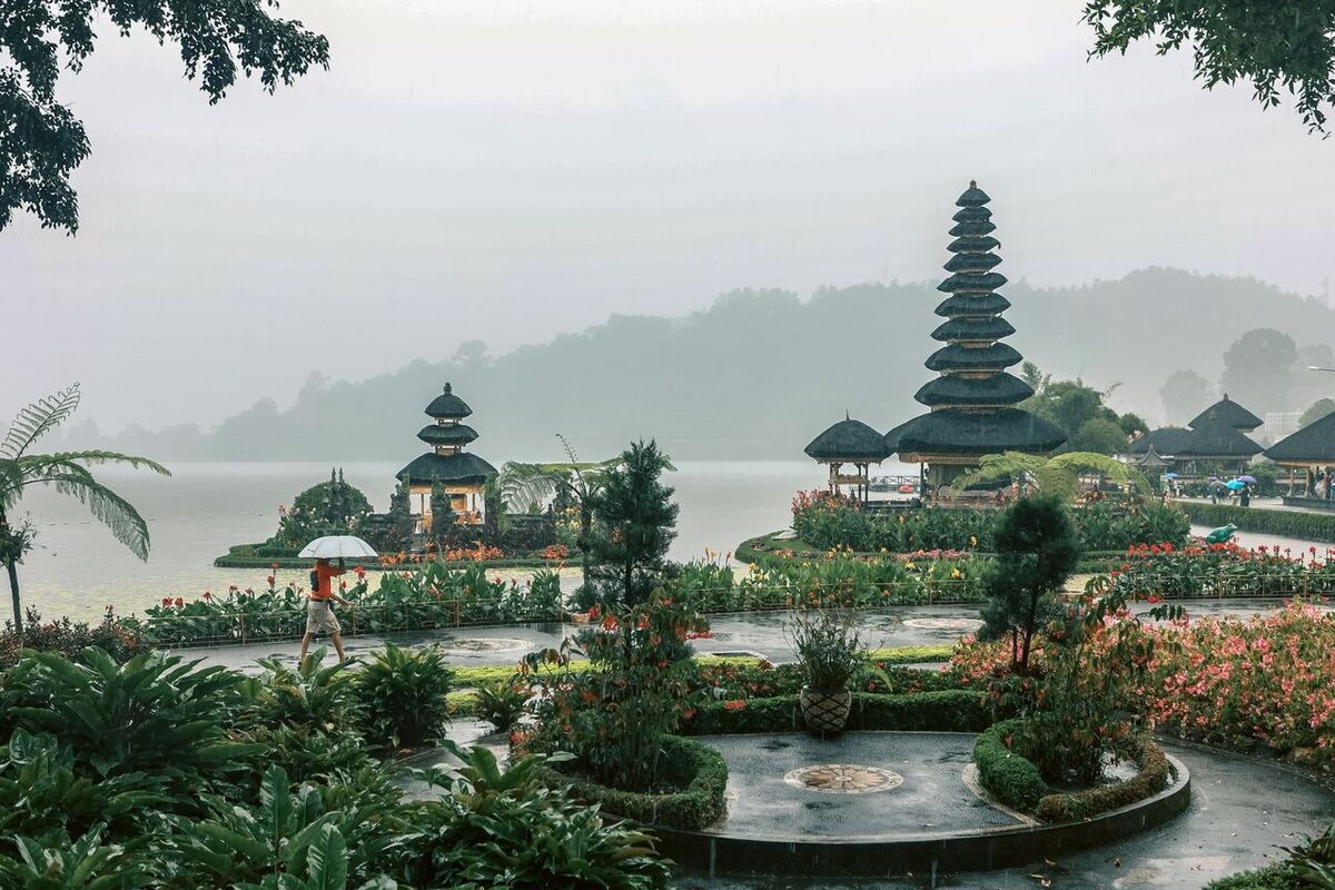 East Bali Travel Guide (Karangasem & Amed) — Routes, Must-See Spots & Smart Hotel Voucher Savings