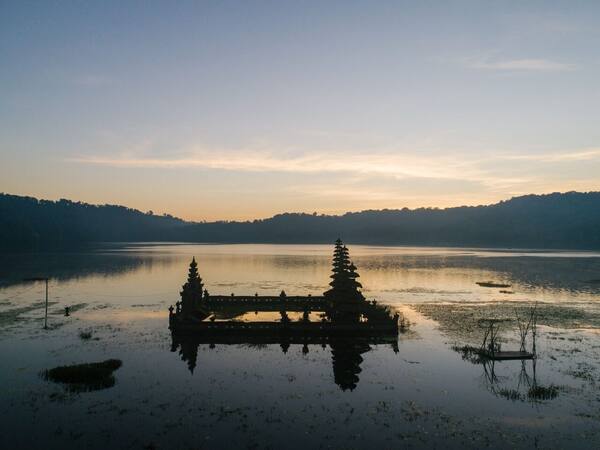 Panduan Wisata Bali Utara (Buleleng): Lovina, Munduk, Air Terjun & Cara Hemat Voucher Hotel