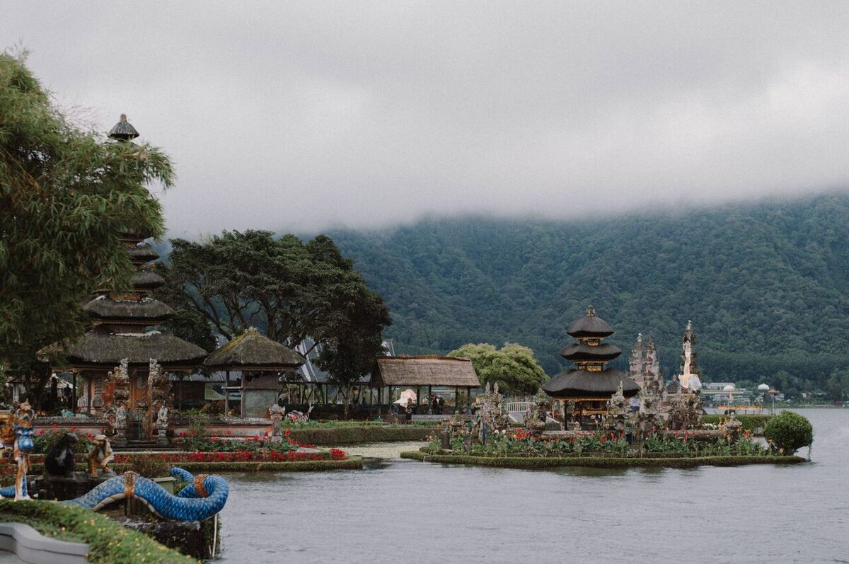 Bedugul & Lake Beratan Travel Guide 2026: Routes, Tickets, and Where to Stay