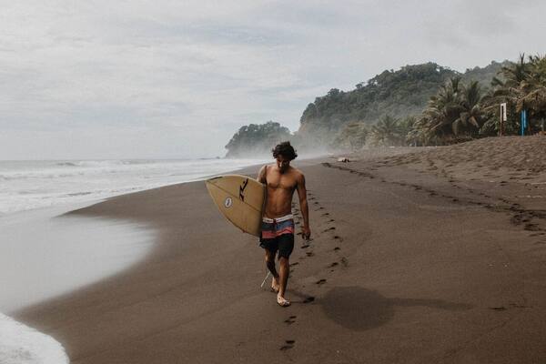 Panduan Wisata Gianyar 2026: Sungai, Pura Kuno, Seni & Cara Hemat Voucher Hotel