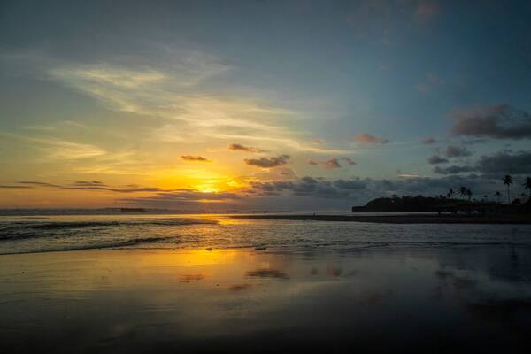 Panduan Wisata Jimbaran 2026: Seafood Bakar, Pantai Tenang, Sunset & Cara Hemat Voucher Hotel