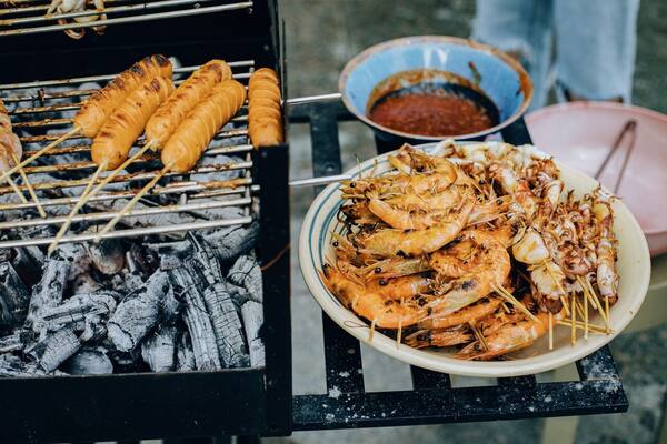 Panduan Wisata Jimbaran 2026: Seafood Bakar, Pantai Tenang, Sunset & Cara Hemat Voucher Hotel
