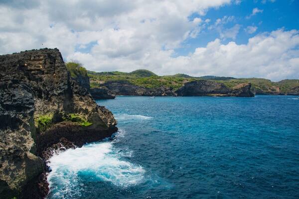 Panduan Wisata Nusa Lembongan & Nusa Ceningan: Aktivitas, Transport & Cara Hemat Voucher Hotel