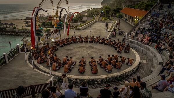 Panduan Wisata Uluwatu & Semenanjung Bukit 2026: Pantai, Pura, Beach Club & Cara Hemat Voucher Hotel
