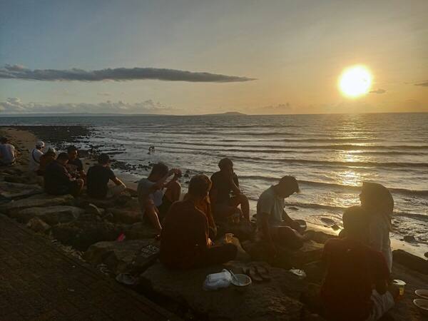 Pantai Baluk Rening, Jembrana: Pantai Pasir Hitam Tenang di Bali Barat