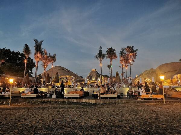 Pantai Batu Belig: Sunset Longgar di Antara Seminyak dan Canggu