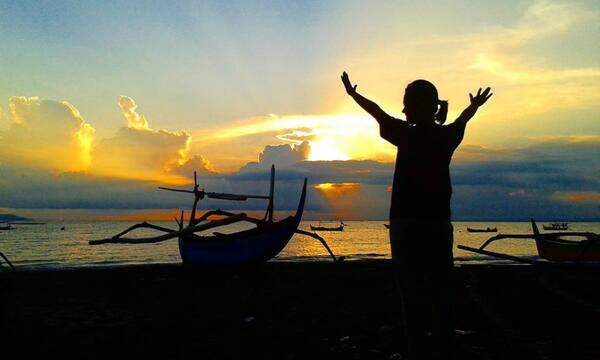 Pantai Candikusuma: Rest Stop Pasir Hitam Tersepi di Jalur Gilimanuk