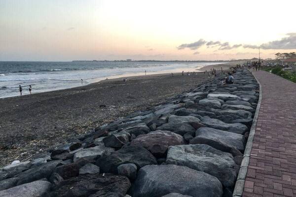 Pantai Gumicik Ketewel: Gratis, Sunrise, dan Kapan Jangan Berenang