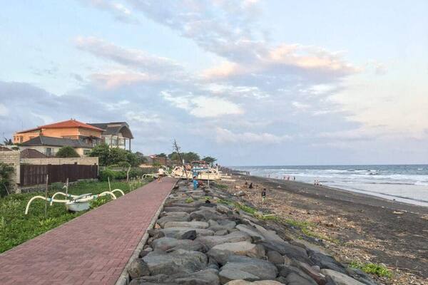 Pantai Gumicik Ketewel: Gratis, Sunrise, dan Kapan Jangan Berenang