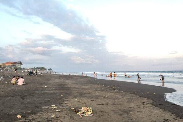 Pantai Gumicik Ketewel: Gratis, Sunrise, dan Kapan Jangan Berenang