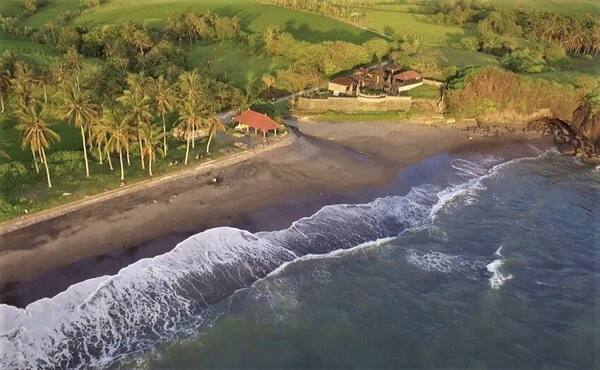 Kelecung Beach, Tabanan: Black Sand Still Left Alone