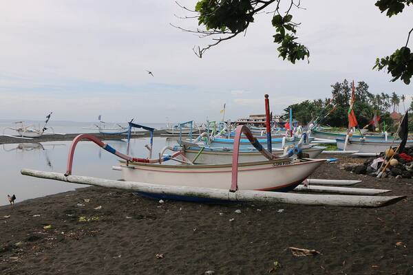 Pantai Kusamba, Klungkung: Colourful Jukung Boats and Salt Dried in Coconut Logs