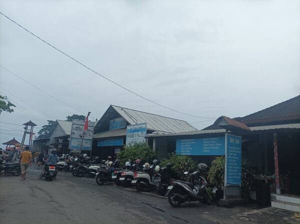 Pantai Lebih, Gianyar: Pasir Hitam dan Surga Sate Languan