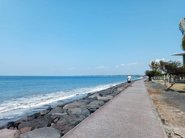 Pantai Lepang, Klungkung: Black Sand, Seaside Rice Fields and Banjarangkan’s Melasti Shore