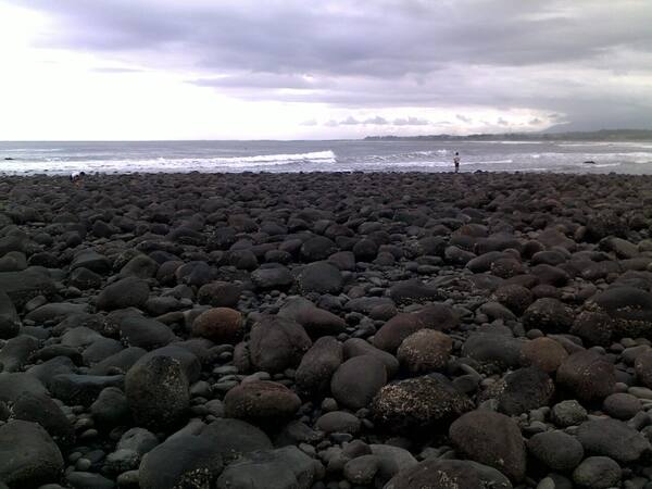 Pantai Medewi: Long Left-Hand Point Break for Longboarders in Jembrana