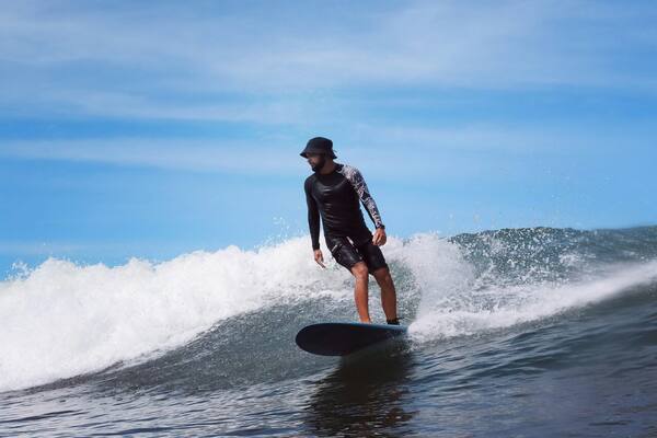 Pantai Medewi: Ombak Kiri Panjang untuk Longboard di Jembrana