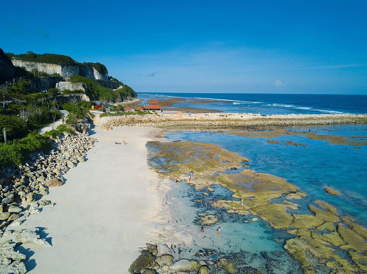 Pantai Melasti, Ungasan: A White-Sand Beach Behind Limestone Cliffs