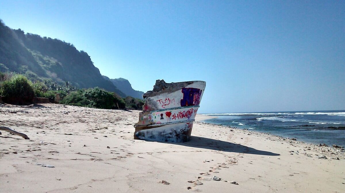 Nunggalan Beach, Uluwatu: A Steep Cliff Trek to a Shipwreck