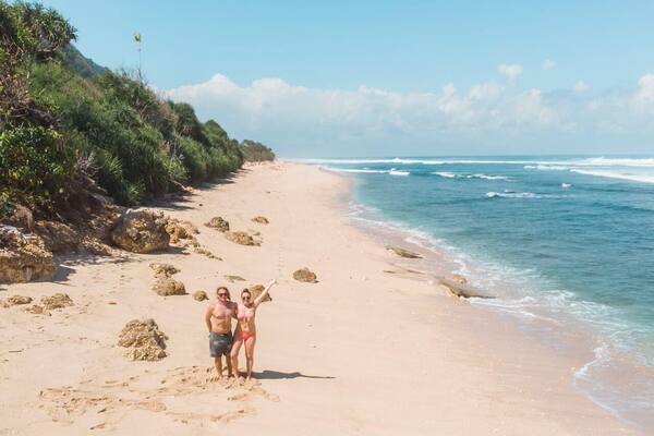 Pantai Nyang Nyang: Surga Tersembunyi Berpasir Putih di Bawah Tebing Uluwatu