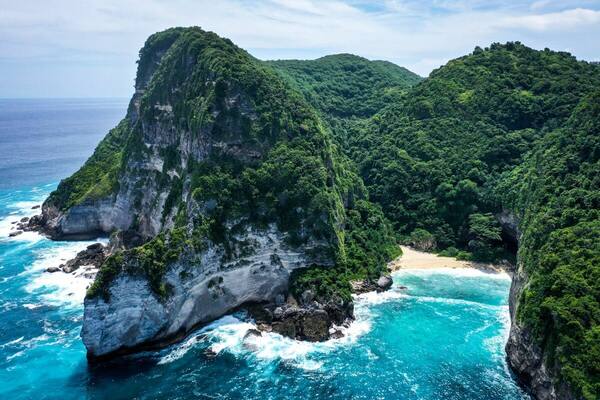 Pantai Nyanyad Nusa Penida: Sebelum Kamu Turun ke Teluk Ini