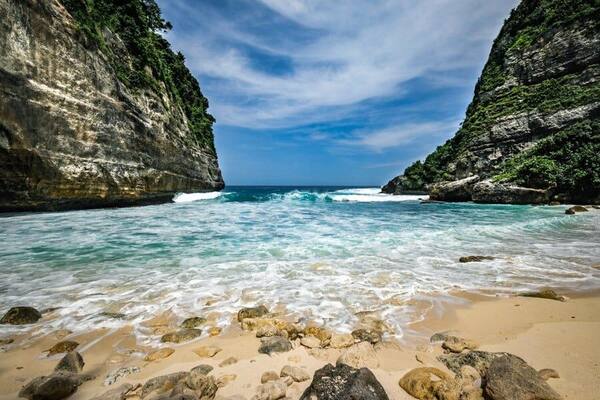 Pantai Nyanyad Nusa Penida: Sebelum Kamu Turun ke Teluk Ini