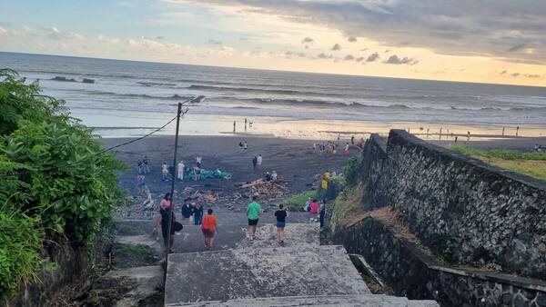 Pantai Nyanyi, Tabanan: Hidden Gem Pasir Hitam Keemasan di Sebelah Tanah Lot