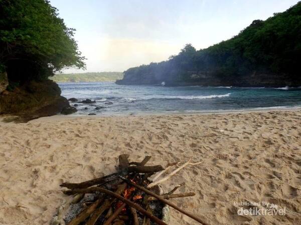 Pantai Pandan Nusa Penida: Rute Jalan Kaki dari Crystal Bay