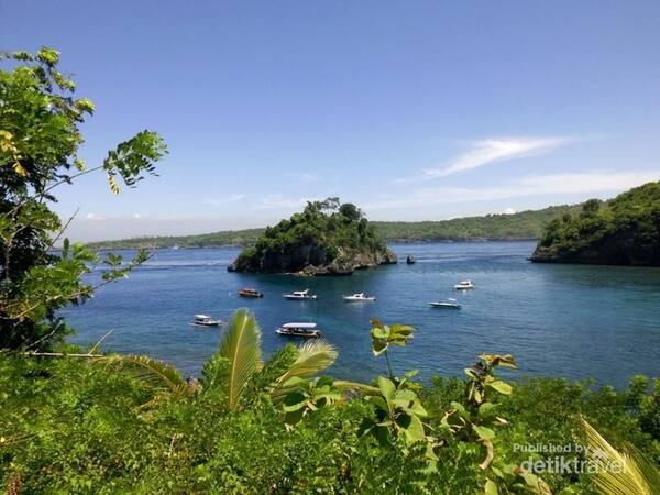Pantai Pandan Nusa Penida: Rute Jalan Kaki dari Crystal Bay