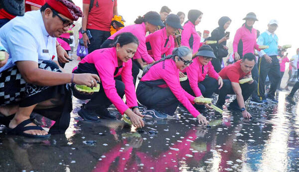 Pantai Pangkung Tibah, Tabanan: Pasir Hitam Sepi Dekat Tanah Lot