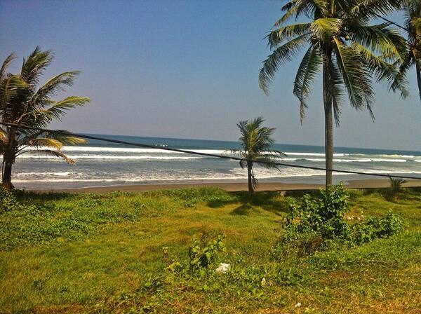 Pantai Pengeragoan, Jembrana: An Empty Black-Sand Beach on the Gilimanuk Highway