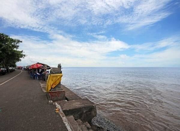 Pantai Penimbangan Singaraja: Sunset, Lesehan, dan Pasir Hitam Kota