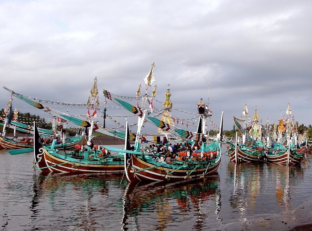 Perancak Beach, Jembrana: Painted Fishing Boats, an Old Temple and Turtle Hatchlings
