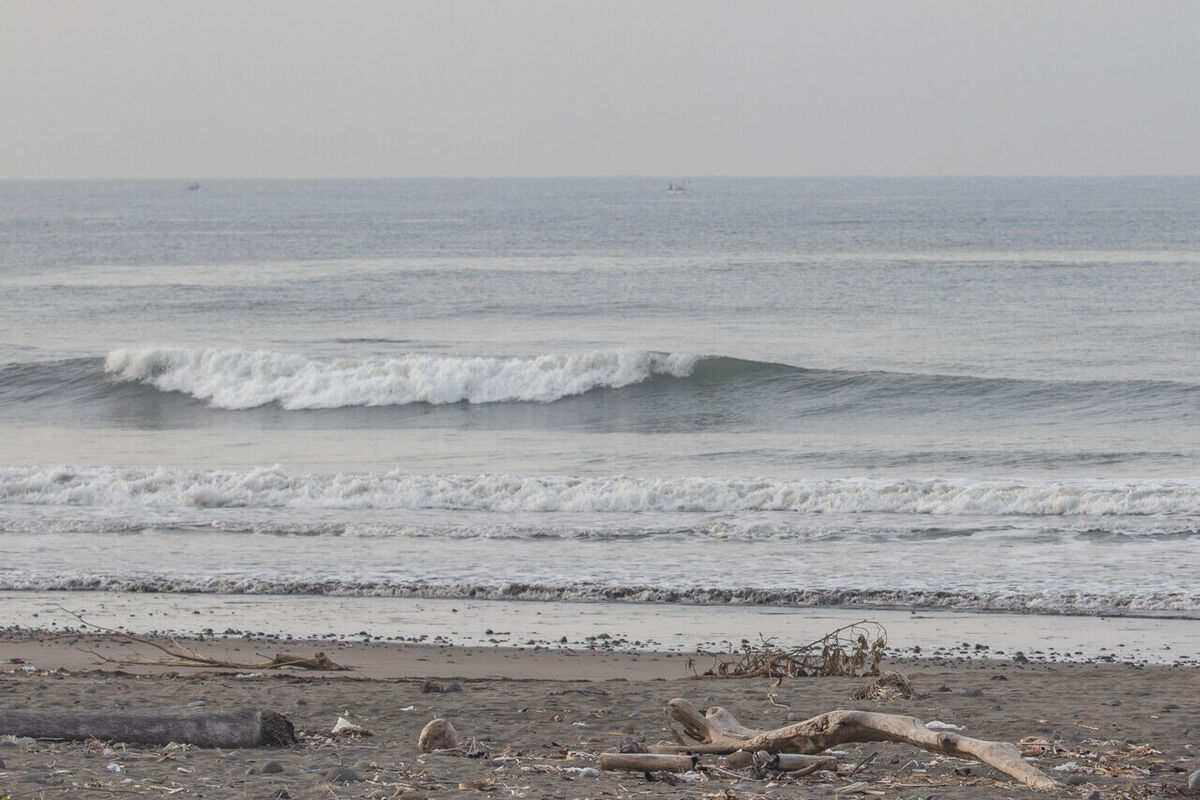 Pulukan Beach, Jembrana: How to Get There and the Wave Next to Medewi